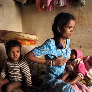 A 21-yr-old woman who weighs only 35 kg with her toddler and newborn.